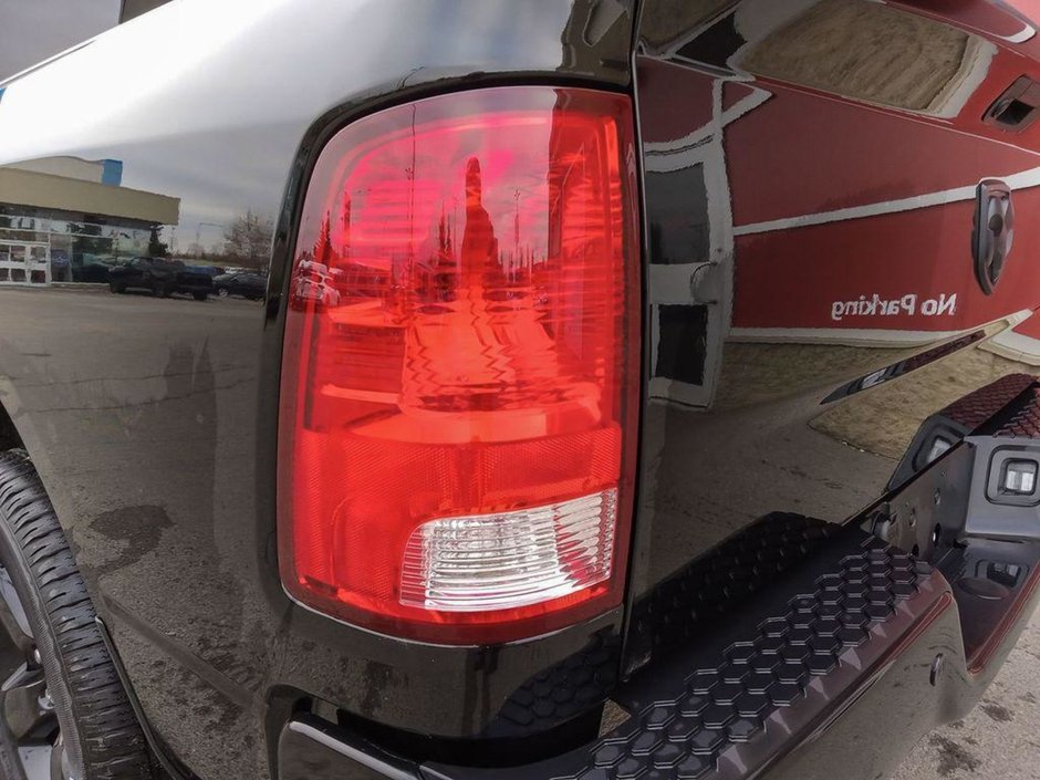 2023 Ram 1500 Classic SLT BLACK APPEARANCE, HEATED SEATS AND WHEEL, LUXURY GROUP-10