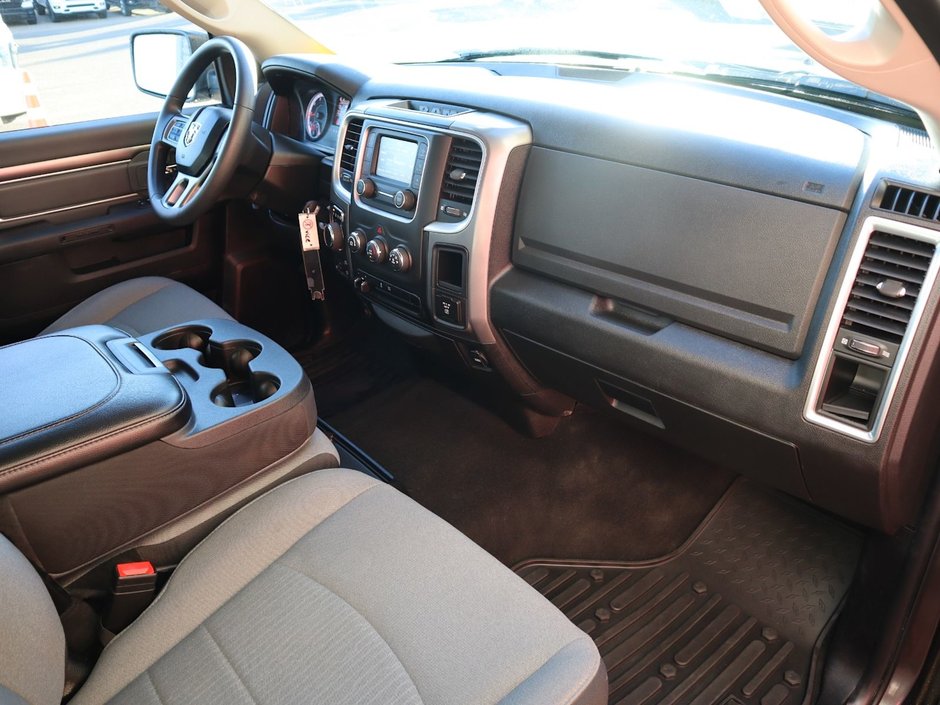 2023 Ram 1500 Classic SLT IN GRANITE METALLIC EQUIPPED WITH A 3.6L V6 , 4X4 , 8SPD AUTO , PROTECTION GROUP , PWR DRIVER SEAT , PREMIUM CLOTH BENCH SEA-20