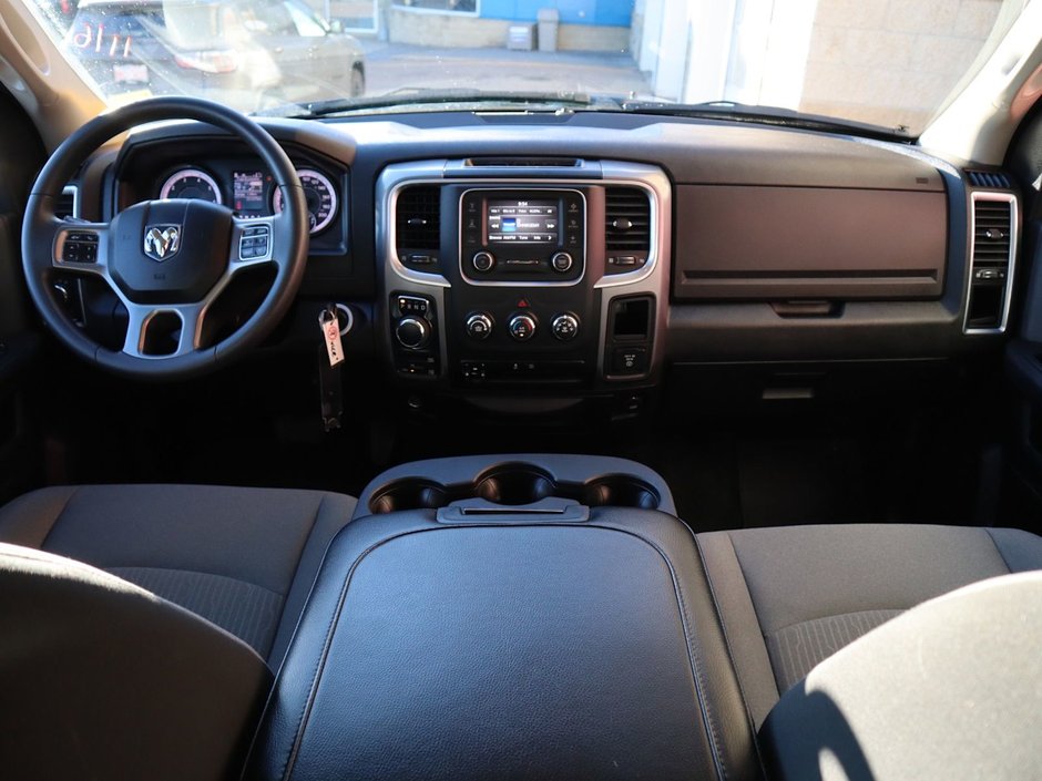 2023 Ram 1500 Classic SLT IN GRANITE METALLIC EQUIPPED WITH A 3.6L V6 , 4X4 , 8SPD AUTO , PROTECTION GROUP , PWR DRIVER SEAT , PREMIUM CLOTH BENCH SEA-21