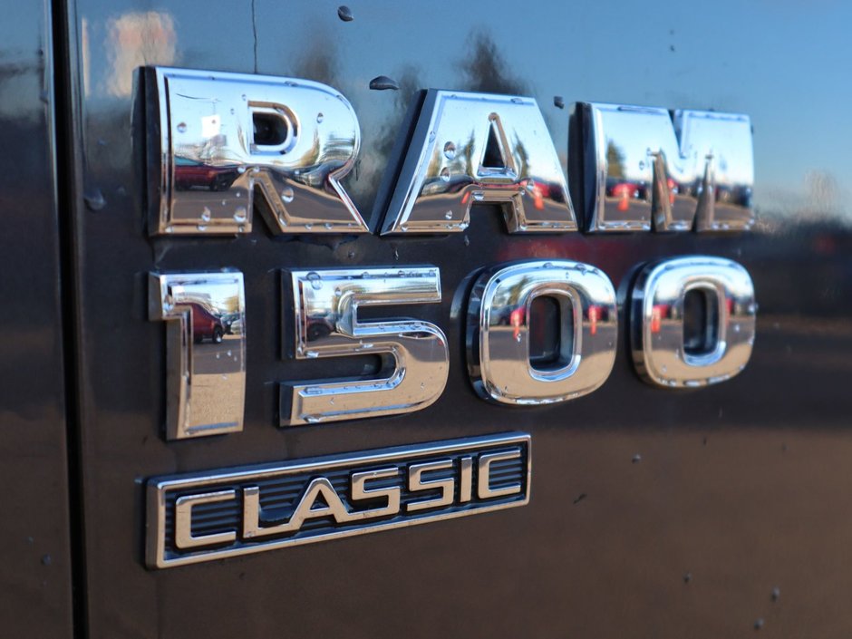 2023 Ram 1500 Classic SLT IN GRANITE METALLIC EQUIPPED WITH A 3.6L V6 , 4X4 , 8SPD AUTO , PROTECTION GROUP , PWR DRIVER SEAT , PREMIUM CLOTH BENCH SEA-11