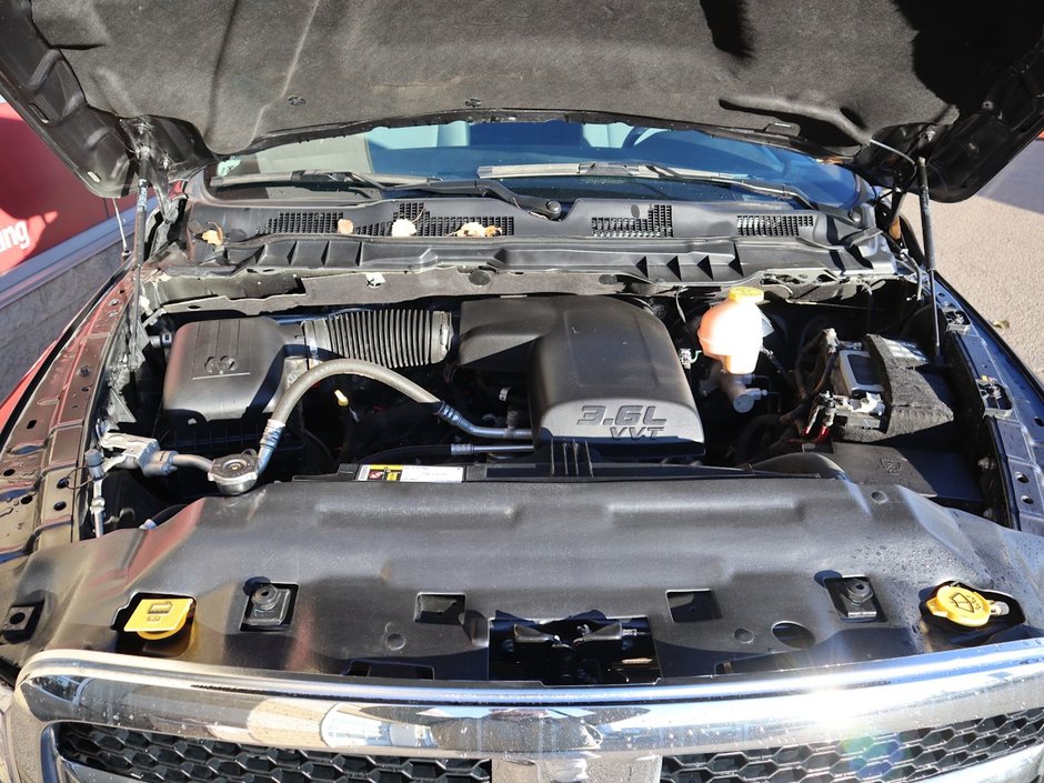 2023 Ram 1500 Classic SLT IN GRANITE METALLIC EQUIPPED WITH A 3.6L V6 , 4X4 , 8SPD AUTO , PROTECTION GROUP , PWR DRIVER SEAT , PREMIUM CLOTH BENCH SEA-25