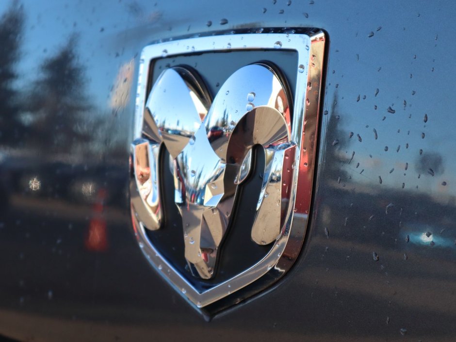 2023 Ram 1500 Classic SLT IN GRANITE METALLIC EQUIPPED WITH A 3.6L V6 , 4X4 , 8SPD AUTO , PROTECTION GROUP , PWR DRIVER SEAT , PREMIUM CLOTH BENCH SEA-12