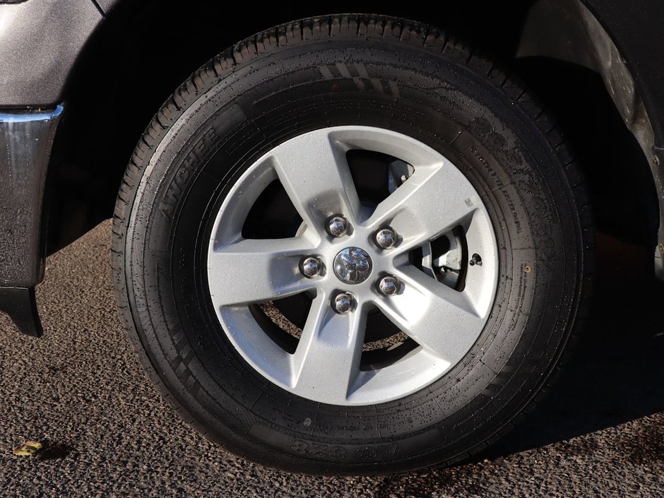 2023 Ram 1500 Classic SLT IN GRANITE METALLIC EQUIPPED WITH A 3.6L V6 , 4X4 , 8SPD AUTO , PROTECTION GROUP , PWR DRIVER SEAT , PREMIUM CLOTH BENCH SEA-4