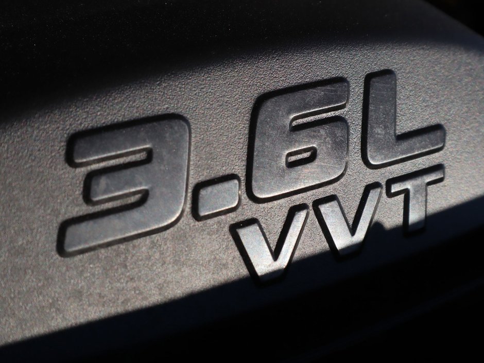 2023 Ram 1500 Classic SLT IN GRANITE METALLIC EQUIPPED WITH A 3.6L V6 , 4X4 , 8SPD AUTO , PROTECTION GROUP , PWR DRIVER SEAT , PREMIUM CLOTH BENCH SEA-26