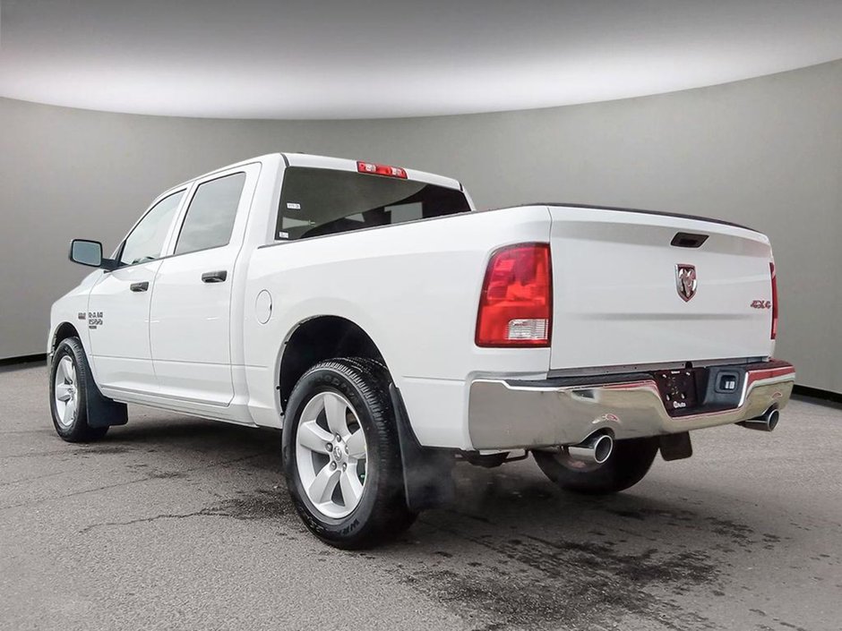 2024 Ram 1500 Classic TRADESMAN IN BRIGHT WHITE EQUIPPED WITH A 5.7L HEMI V8 , 4X4 , 8SPD TF AUTO , SXT PCKG , BACKUP CAM , AUTO LIGHTS , AC , CRUISE-3