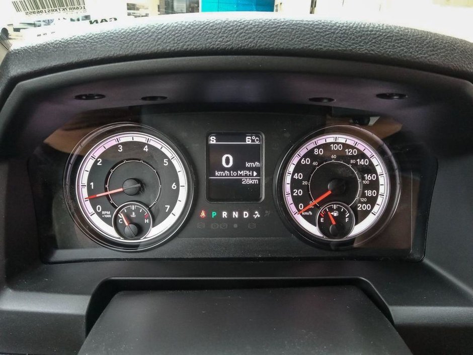 2024 Ram 1500 Classic TRADESMAN IN BRIGHT WHITE EQUIPPED WITH A 5.7L HEMI V8 , 4X4 , 8SPD TF AUTO , SXT PCKG , BACKUP CAM , AUTO LIGHTS , AC , CRUISE-13