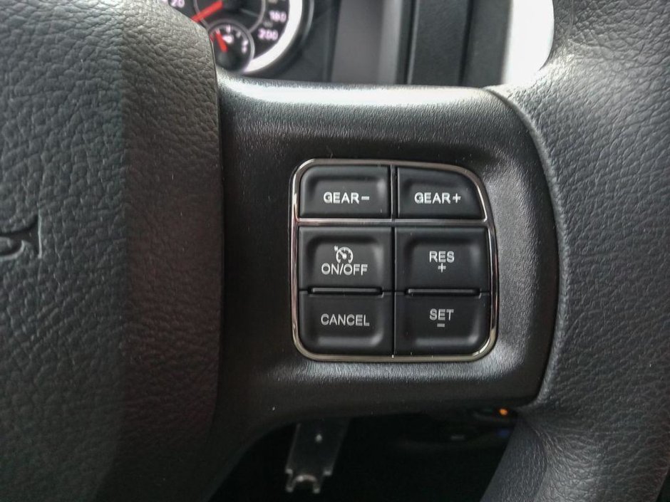 2024 Ram 1500 Classic TRADESMAN IN BRIGHT WHITE EQUIPPED WITH A 5.7L HEMI V8 , 4X4 , 8SPD TF AUTO , SXT PCKG , BACKUP CAM , AUTO LIGHTS , AC , CRUISE-14