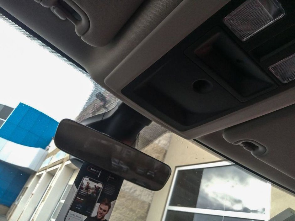 2024 Ram 1500 Classic TRADESMAN IN BRIGHT WHITE EQUIPPED WITH A 5.7L HEMI V8 , 4X4 , 8SPD TF AUTO , SXT PCKG , BACKUP CAM , AUTO LIGHTS , AC , CRUISE-19