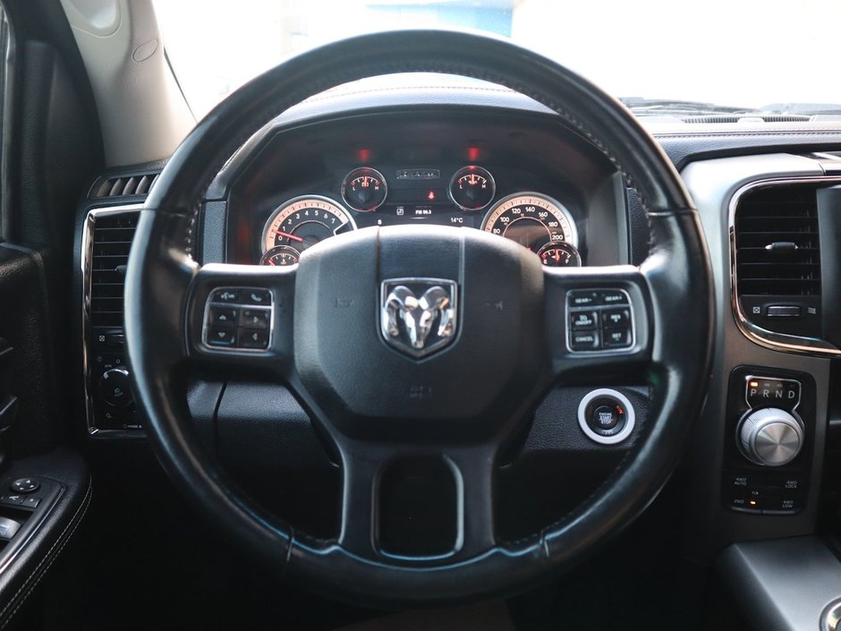 2017 Ram 1500 SPORT IN BRILLIANT BLACK EQUIPPED WITH A 5.7L HEMI V8 , 4X4 , 8SPD TF AUTO , BACKUP CAM , 121L TANK , SUNROOF , BLACK PCKG , 20I-24