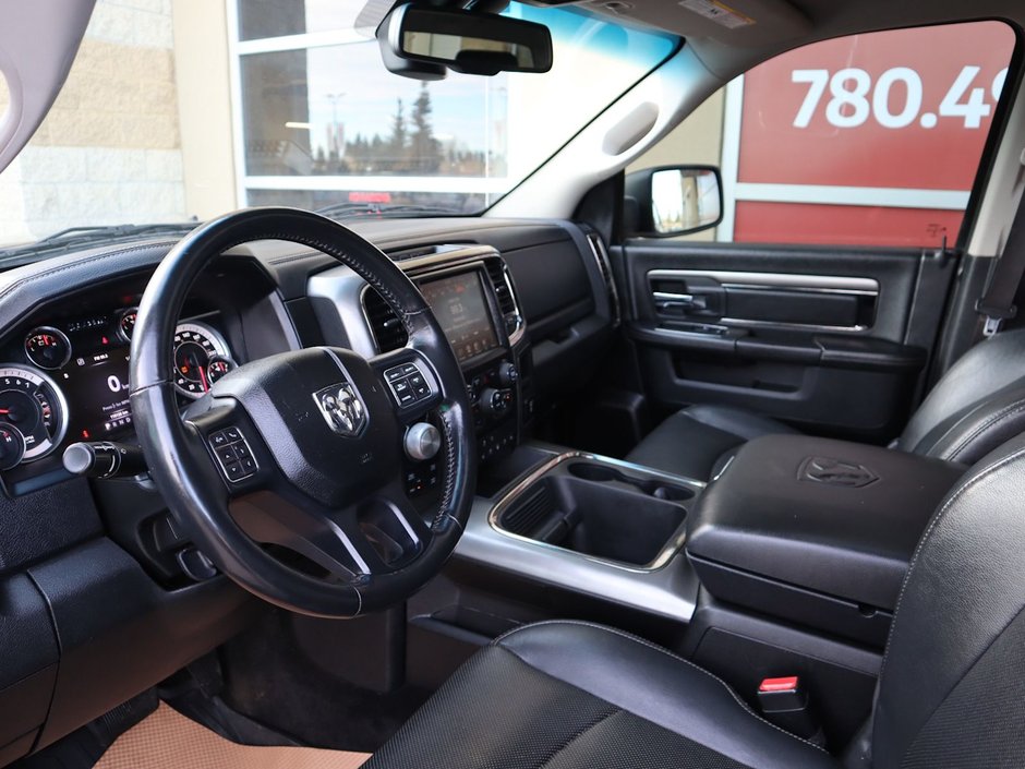2017 Ram 1500 SPORT IN BRILLIANT BLACK EQUIPPED WITH A 5.7L HEMI V8 , 4X4 , 8SPD TF AUTO , BACKUP CAM , 121L TANK , SUNROOF , BLACK PCKG , 20I-15