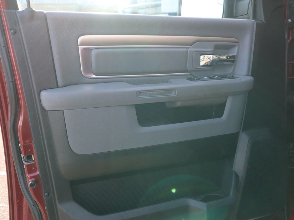 2017 Ram 1500 BIG HORN IN RED PEARL EQUIPPED WITH A 5.7L HEMI V8 , 4X4 , 8SPD TF AUTO , DUAL ZONE AC , 121L TANK , BACKUP CAM , PARK SENSE , R-17