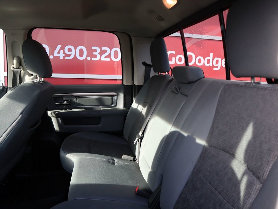 2017 Ram 1500 BIG HORN IN RED PEARL EQUIPPED WITH A 5.7L HEMI V8 , 4X4 , 8SPD TF AUTO , DUAL ZONE AC , 121L TANK , BACKUP CAM , PARK SENSE , R-20