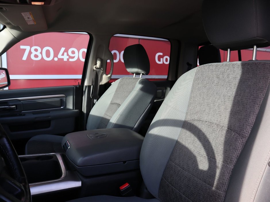 2017 Ram 1500 BIG HORN IN RED PEARL EQUIPPED WITH A 5.7L HEMI V8 , 4X4 , 8SPD TF AUTO , DUAL ZONE AC , 121L TANK , BACKUP CAM , PARK SENSE , R-19