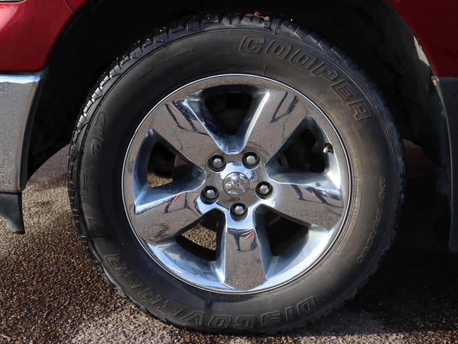 2017 Ram 1500 BIG HORN IN RED PEARL EQUIPPED WITH A 5.7L HEMI V8 , 4X4 , 8SPD TF AUTO , DUAL ZONE AC , 121L TANK , BACKUP CAM , PARK SENSE , R-4