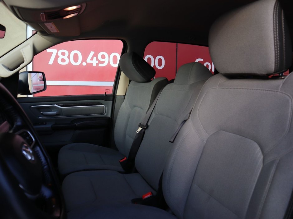 2020 Ram 1500 BIG HORN IN GRANITE METALLIC EQUIPPED WITH A 5.7L HEMI V8 , 4X4 , 8SPD AUTO , BIG HORN LVL 1 , OFF ROAD GROUP , PWR DRIVER SEAT-17