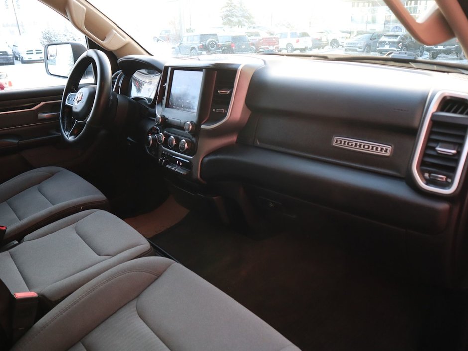 2020 Ram 1500 BIG HORN IN GRANITE METALLIC EQUIPPED WITH A 5.7L HEMI V8 , 4X4 , 8SPD AUTO , BIG HORN LVL 1 , OFF ROAD GROUP , PWR DRIVER SEAT-19