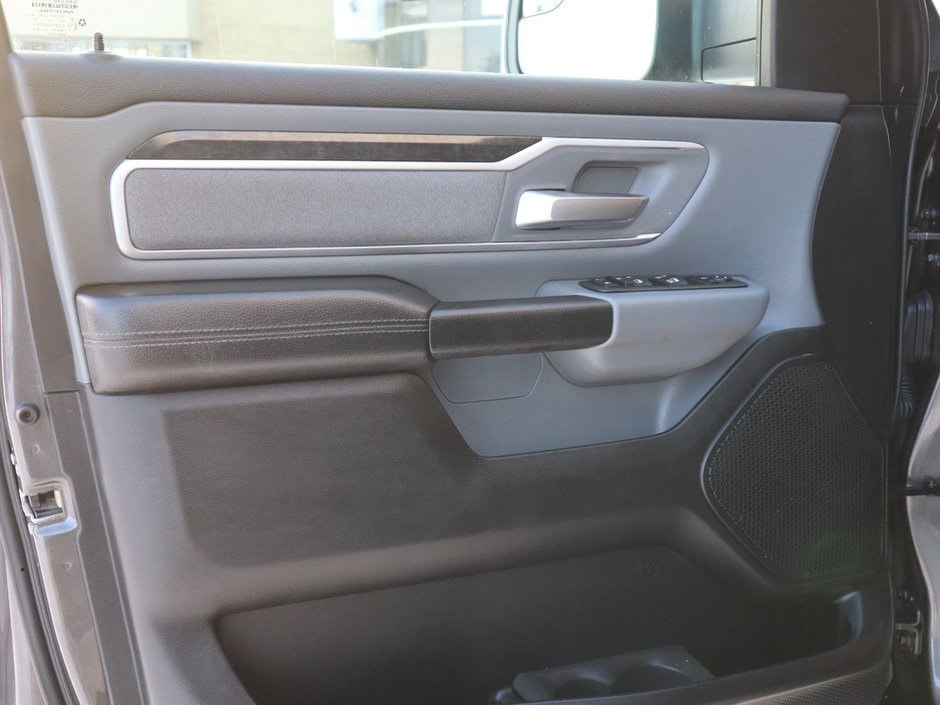 2020 Ram 1500 BIG HORN IN GRANITE METALLIC EQUIPPED WITH A 5.7L HEMI V8 , 4X4 , 8SPD AUTO , BIG HORN LVL 1 , OFF ROAD GROUP , PWR DRIVER SEAT-15