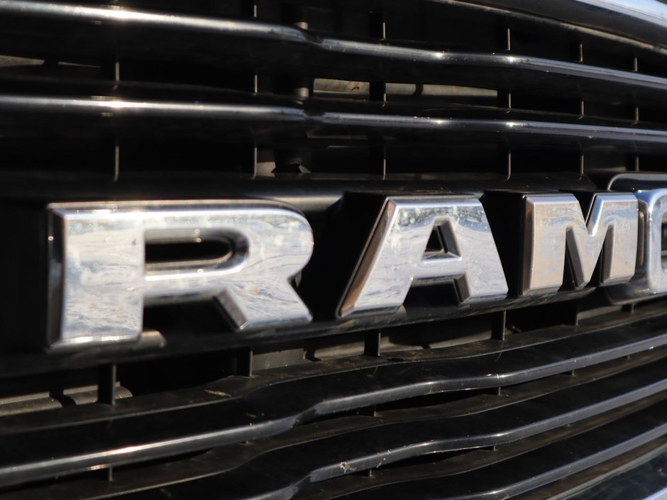 2020 Ram 1500 BIG HORN IN GRANITE METALLIC EQUIPPED WITH A 5.7L HEMI V8 , 4X4 , 8SPD AUTO , BIG HORN LVL 1 , OFF ROAD GROUP , PWR DRIVER SEAT-2