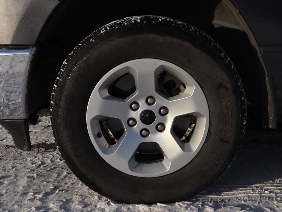 2020 Ram 1500 BIG HORN IN GRANITE METALLIC EQUIPPED WITH A 5.7L HEMI V8 , 4X4 , 8SPD AUTO , BIG HORN LVL 1 , OFF ROAD GROUP , PWR DRIVER SEAT-4