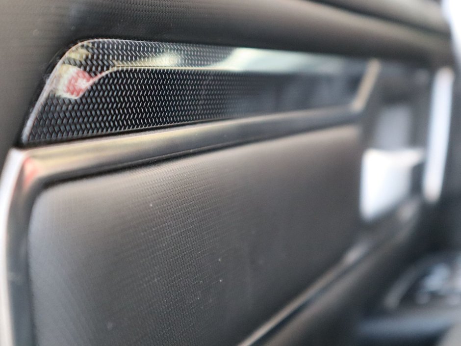 2020 Ram 1500 SPORT IN BILLET METALLIC EQUIPPED WITH A 5.7L HEMI V8 , 4X4 , 8SPD AUTO , 22INCH RIMS , SPORT HOOD , PWR RUNNING BOARDS , 125L T-18