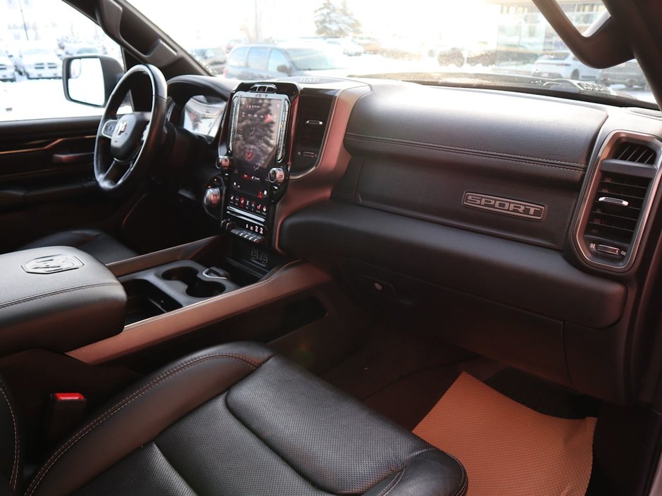 2020 Ram 1500 SPORT IN BILLET METALLIC EQUIPPED WITH A 5.7L HEMI V8 , 4X4 , 8SPD AUTO , 22INCH RIMS , SPORT HOOD , PWR RUNNING BOARDS , 125L T-22