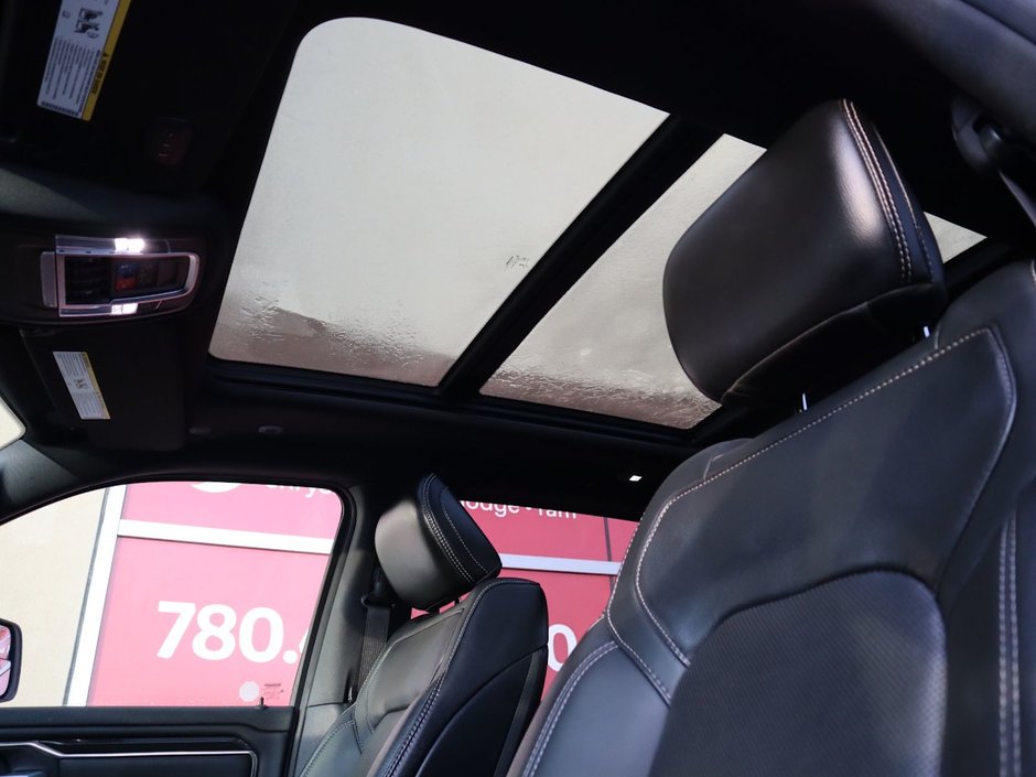 2020 Ram 1500 SPORT IN BILLET METALLIC EQUIPPED WITH A 5.7L HEMI V8 , 4X4 , 8SPD AUTO , 22INCH RIMS , SPORT HOOD , PWR RUNNING BOARDS , 125L T-20