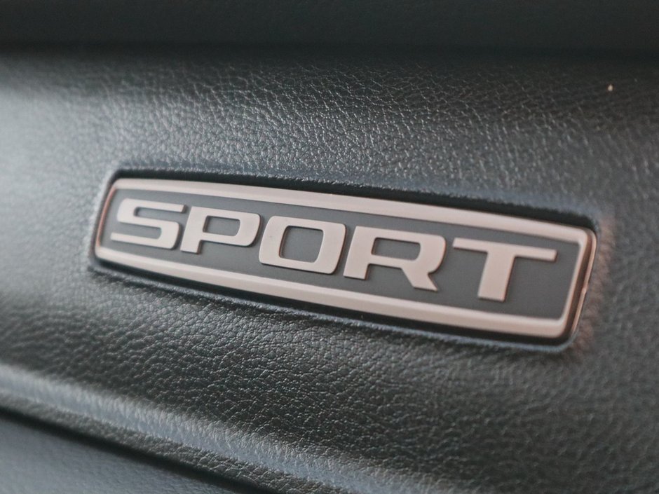 2020 Ram 1500 SPORT IN BILLET METALLIC EQUIPPED WITH A 5.7L HEMI V8 , 4X4 , 8SPD AUTO , 22INCH RIMS , SPORT HOOD , PWR RUNNING BOARDS , 125L T-23