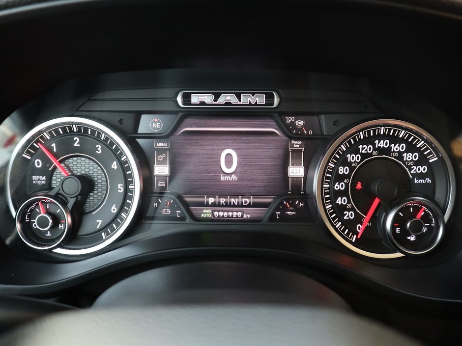 2020 Ram 1500 SPORT IN BILLET METALLIC EQUIPPED WITH A 5.7L HEMI V8 , 4X4 , 8SPD AUTO , 22INCH RIMS , SPORT HOOD , PWR RUNNING BOARDS , 125L T-27