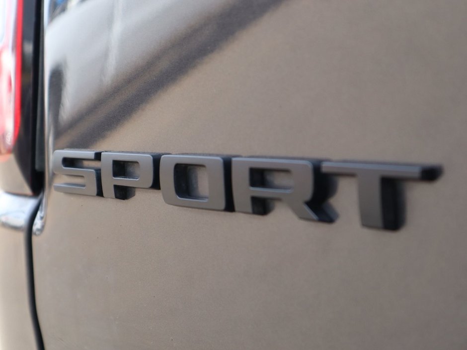 2022 Ram 1500 SPORT IN GRANITE METALLIC EQUIPPED WITH A 5.7L HEMI V8 , 4X4 , 8SPD AUTO , SPORT HOOD , SIDE STEPS , TRI FOLD TONNEAU , LVL 2 EQ-15