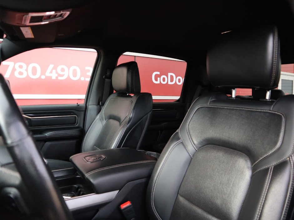 2022 Ram 1500 SPORT IN GRANITE METALLIC EQUIPPED WITH A 5.7L HEMI V8 , 4X4 , 8SPD AUTO , SPORT HOOD , SIDE STEPS , TRI FOLD TONNEAU , LVL 2 EQ-20