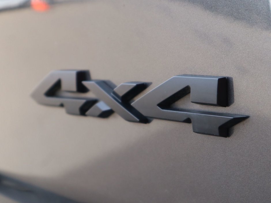 2022 Ram 1500 SPORT IN GRANITE METALLIC EQUIPPED WITH A 5.7L HEMI V8 , 4X4 , 8SPD AUTO , SPORT HOOD , SIDE STEPS , TRI FOLD TONNEAU , LVL 2 EQ-16