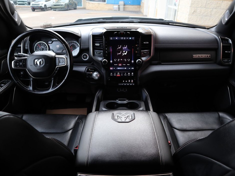 2022 Ram 1500 SPORT IN GRANITE METALLIC EQUIPPED WITH A 5.7L HEMI V8 , 4X4 , 8SPD AUTO , SPORT HOOD , SIDE STEPS , TRI FOLD TONNEAU , LVL 2 EQ-24