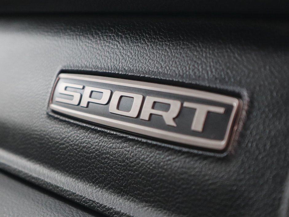 2022 Ram 1500 SPORT IN GRANITE METALLIC EQUIPPED WITH A 5.7L HEMI V8 , 4X4 , 8SPD AUTO , SPORT HOOD , SIDE STEPS , TRI FOLD TONNEAU , LVL 2 EQ-23