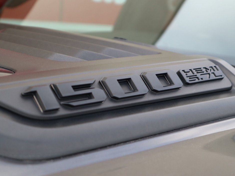 2022 Ram 1500 SPORT IN GRANITE METALLIC EQUIPPED WITH A 5.7L HEMI V8 , 4X4 , 8SPD AUTO , SPORT HOOD , SIDE STEPS , TRI FOLD TONNEAU , LVL 2 EQ-12