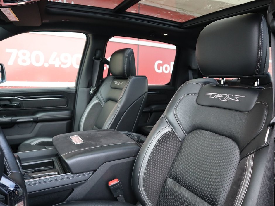 2022 Ram 1500 TRX IN DIAMOND BLACK EQUIPPED WITH A 6.2L SUPERCHARGED V8 , 4X4 , 8SPD TF AUTO , PANORAMIC SUNROOF , TRX LVL 1 , LOCKING REAR AX-18