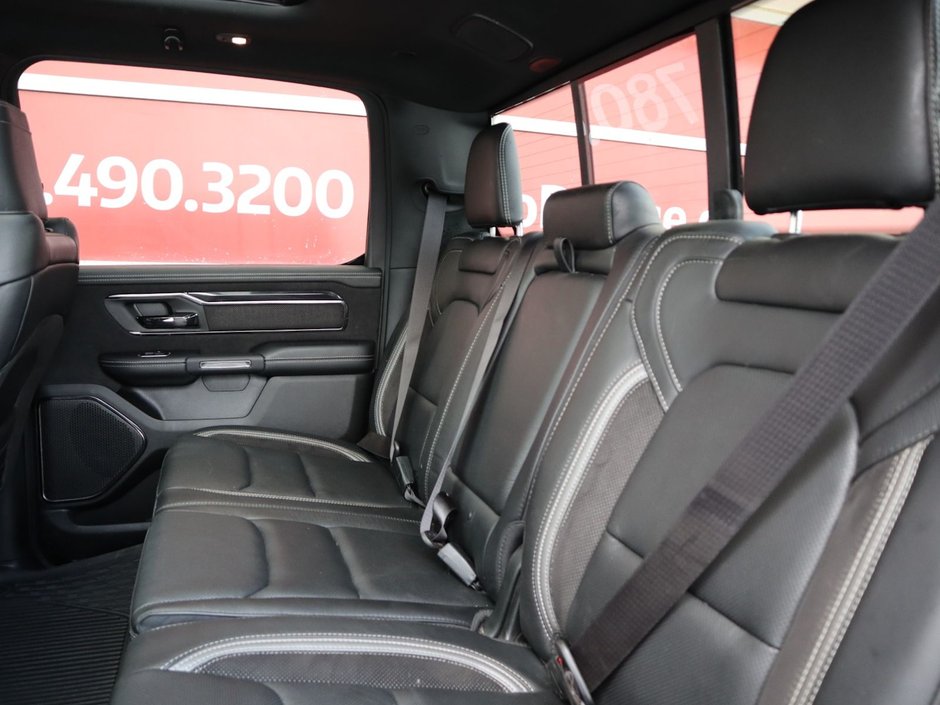 2022 Ram 1500 TRX IN DIAMOND BLACK EQUIPPED WITH A 6.2L SUPERCHARGED V8 , 4X4 , 8SPD TF AUTO , PANORAMIC SUNROOF , TRX LVL 1 , LOCKING REAR AX-21