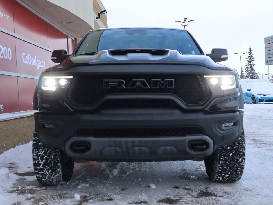 2022 Ram 1500 TRX IN DIAMOND BLACK EQUIPPED WITH A 6.2L SUPERCHARGED V8 , 4X4 , 8SPD TF AUTO , PANORAMIC SUNROOF , TRX LVL 1 , LOCKING REAR AX-1