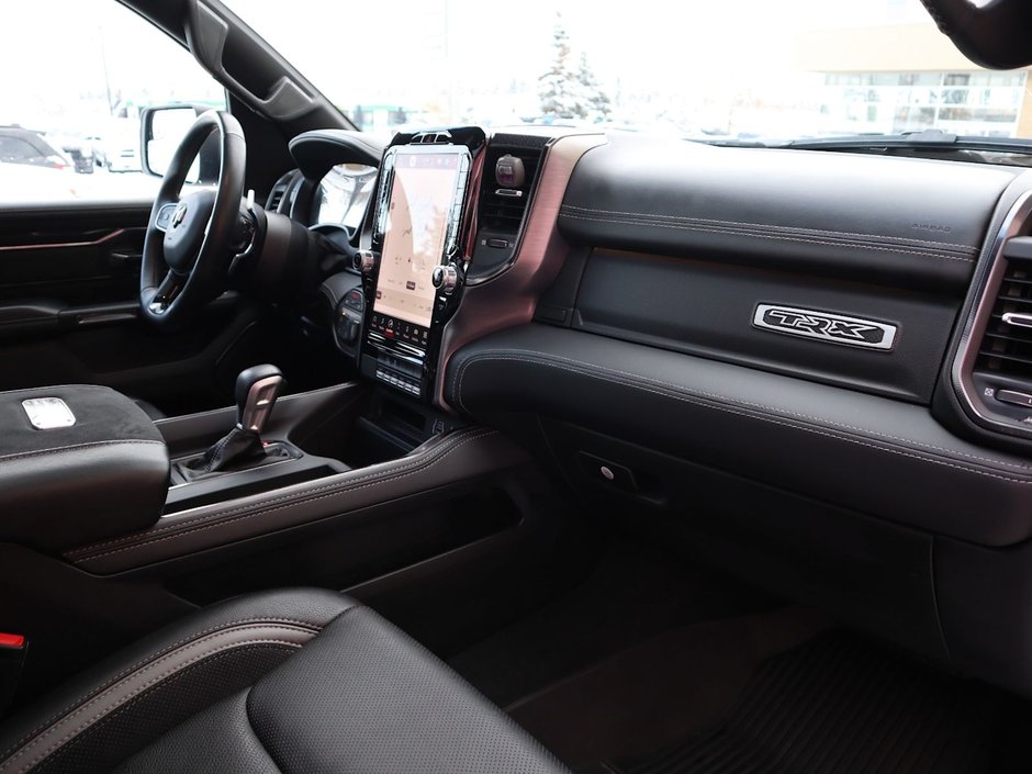 2022 Ram 1500 TRX IN DIAMOND BLACK EQUIPPED WITH A 6.2L SUPERCHARGED V8 , 4X4 , 8SPD TF AUTO , PANORAMIC SUNROOF , TRX LVL 1 , LOCKING REAR AX-22