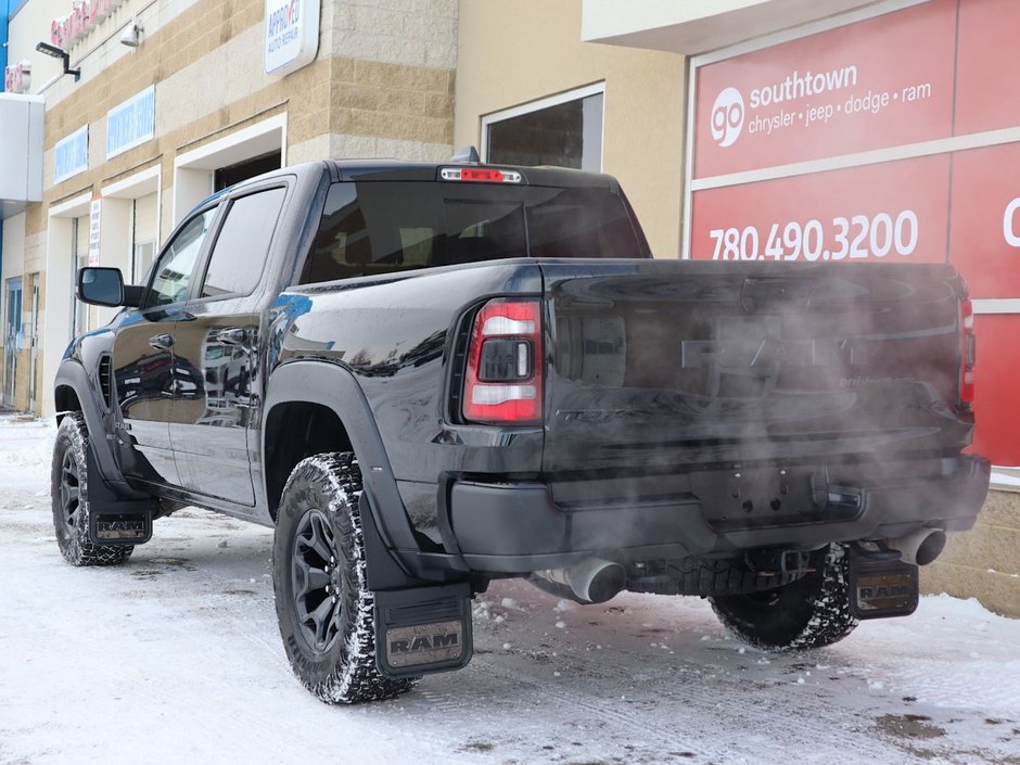 2022 Ram 1500 TRX IN DIAMOND BLACK EQUIPPED WITH A 6.2L SUPERCHARGED V8 , 4X4 , 8SPD TF AUTO , PANORAMIC SUNROOF , TRX LVL 1 , LOCKING REAR AX-7