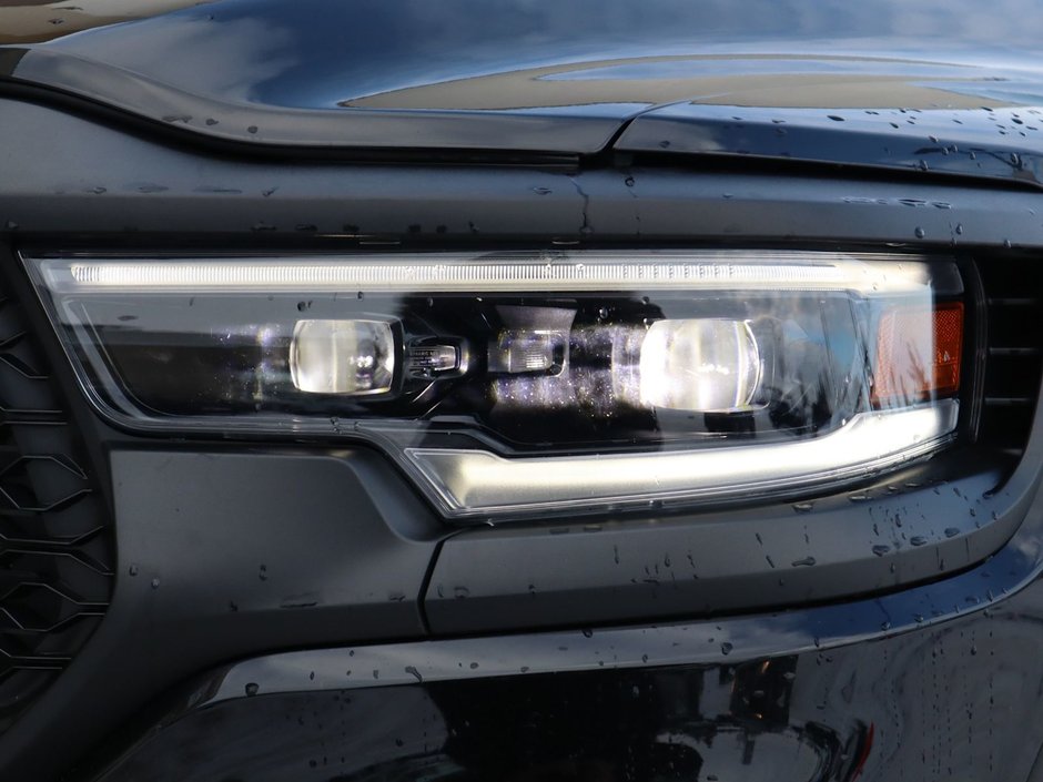 2022 Ram 1500 TRX IN DIAMOND BLACK EQUIPPED WITH A 6.2L SUPERCHARGED V8 , 4X4 , 8SPD TF AUTO , PANORAMIC SUNROOF , TRX LVL 1 , LOCKING REAR AX-3