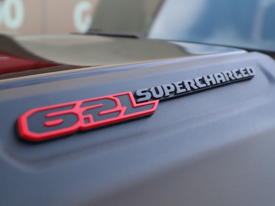 2022 Ram 1500 TRX IN DIAMOND BLACK EQUIPPED WITH A 6.2L SUPERCHARGED V8 , 4X4 , 8SPD TF AUTO , PANORAMIC SUNROOF , TRX LVL 1 , LOCKING REAR AX-11