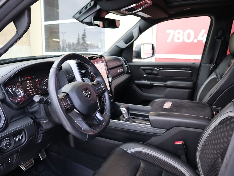 2022 Ram 1500 TRX IN DIAMOND BLACK EQUIPPED WITH A 6.2L SUPERCHARGED V8 , 4X4 , 8SPD TF AUTO , PANORAMIC SUNROOF , TRX LVL 1 , LOCKING REAR AX-16