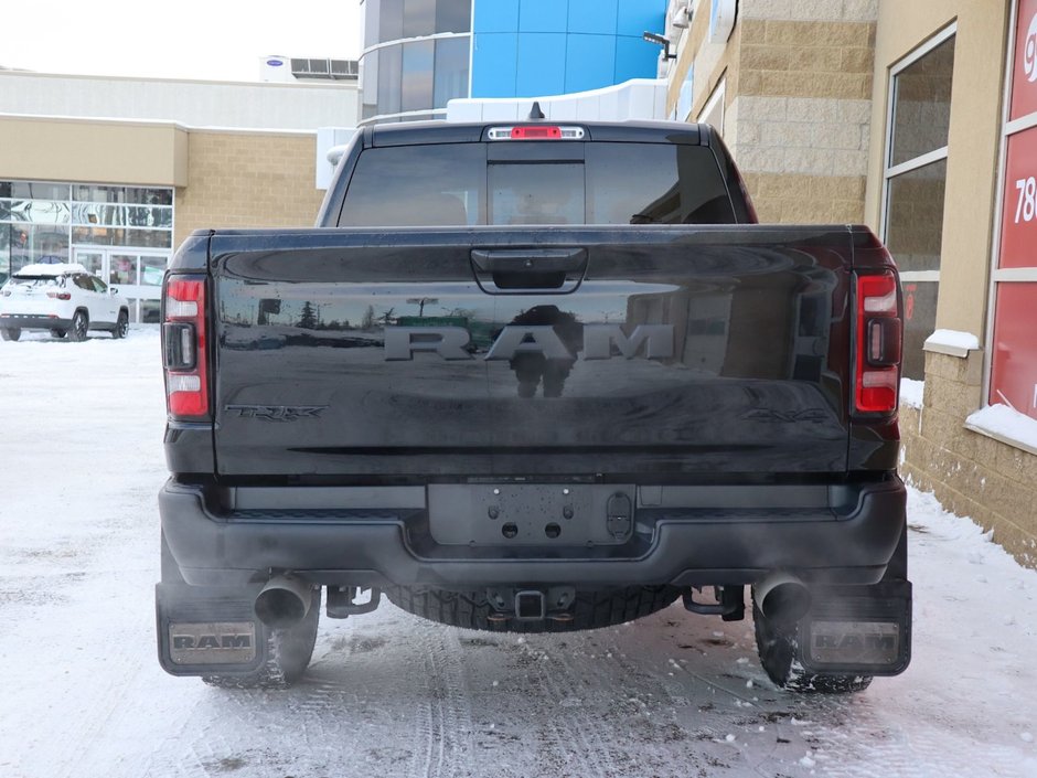 2022 Ram 1500 TRX IN DIAMOND BLACK EQUIPPED WITH A 6.2L SUPERCHARGED V8 , 4X4 , 8SPD TF AUTO , PANORAMIC SUNROOF , TRX LVL 1 , LOCKING REAR AX-8