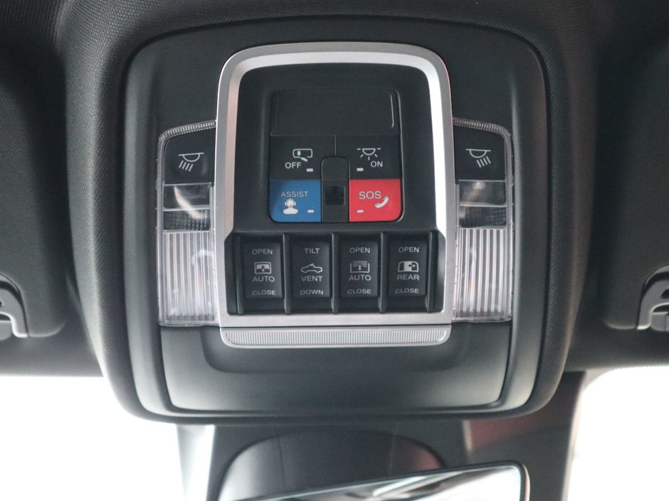 2022 Ram 1500 TRX IN DIAMOND BLACK EQUIPPED WITH A 6.2L SUPERCHARGED V8 , 4X4 , 8SPD TF AUTO , PANORAMIC SUNROOF , TRX LVL 1 , LOCKING REAR AX-28