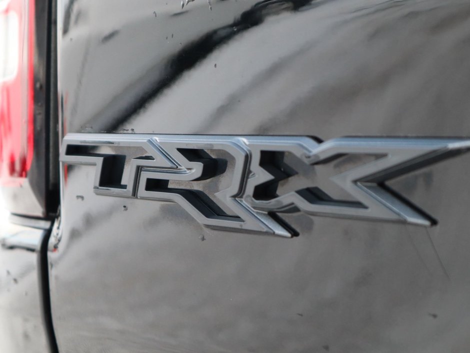 2022 Ram 1500 TRX IN DIAMOND BLACK EQUIPPED WITH A 6.2L SUPERCHARGED V8 , 4X4 , 8SPD TF AUTO , PANORAMIC SUNROOF , TRX LVL 1 , LOCKING REAR AX-15
