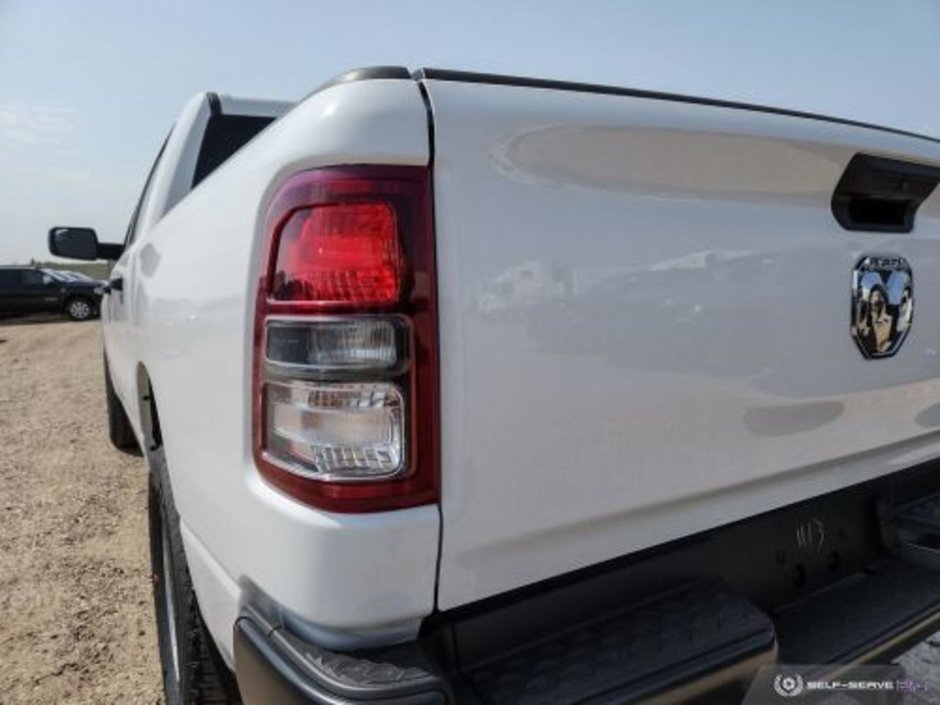 2023 Ram 1500 TRADESMAN IN BRIGHT WHITE EQUIPPED WITH A 5.7L HEMI V8 W/ETORQUE , 4X4 , 8SPD AUTO , TRADESMAN LVL 1 , 3.92 REAR AXLE RATIO , AN-7