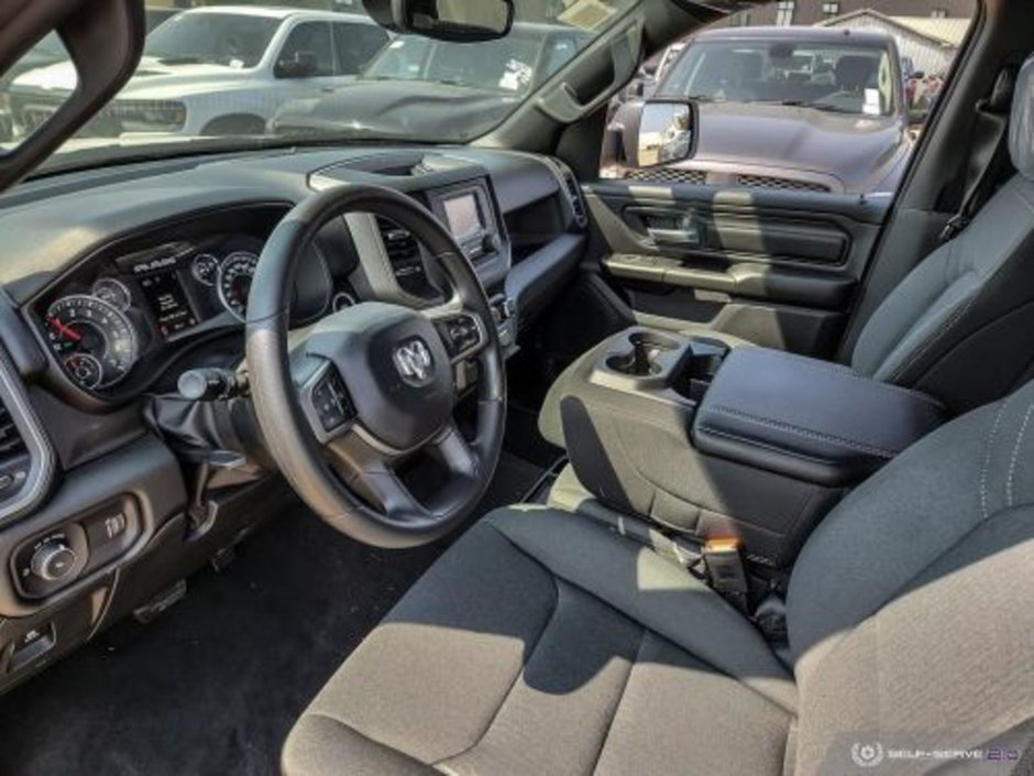 2023 Ram 1500 TRADESMAN IN BRIGHT WHITE EQUIPPED WITH A 5.7L HEMI V8 W/ETORQUE , 4X4 , 8SPD AUTO , TRADESMAN LVL 1 , 3.92 REAR AXLE RATIO , AN-11