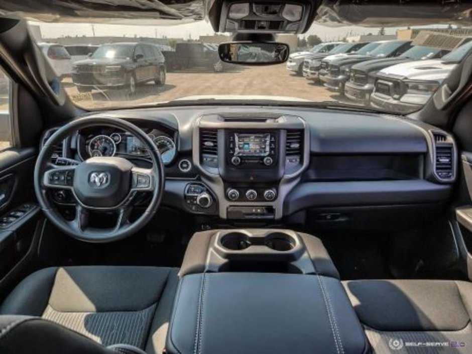 2023 Ram 1500 TRADESMAN IN BRIGHT WHITE EQUIPPED WITH A 5.7L HEMI V8 W/ETORQUE , 4X4 , 8SPD AUTO , TRADESMAN LVL 1 , 3.92 REAR AXLE RATIO , AN-22