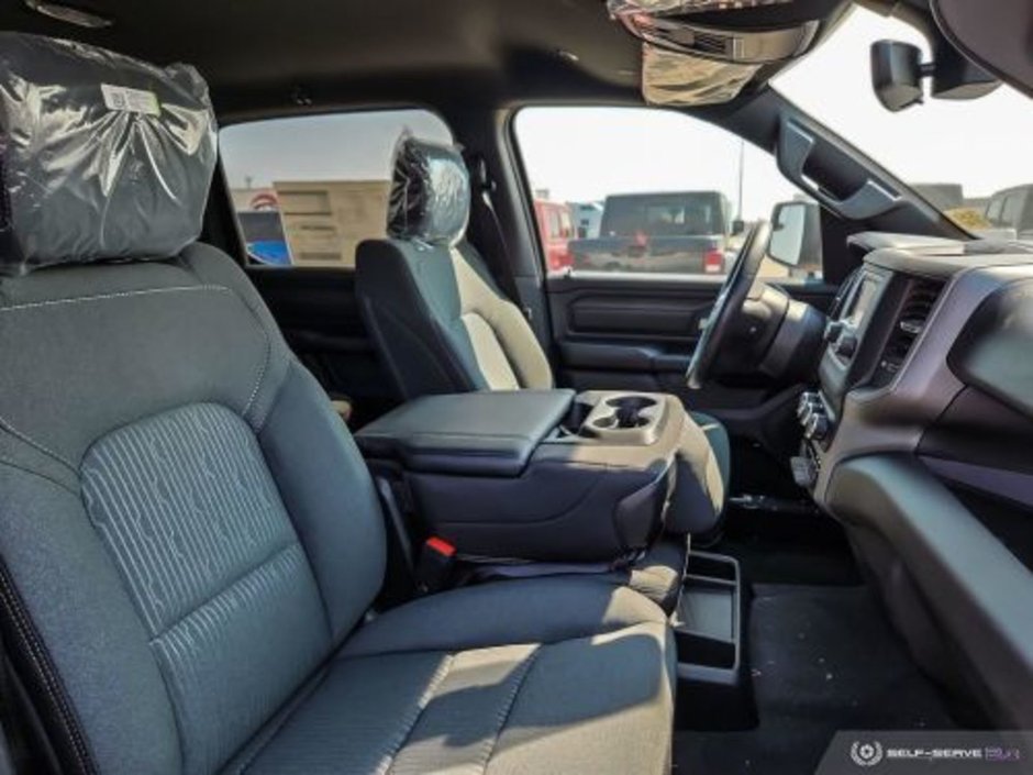 2023 Ram 1500 TRADESMAN IN BRIGHT WHITE EQUIPPED WITH A 5.7L HEMI V8 W/ETORQUE , 4X4 , 8SPD AUTO , TRADESMAN LVL 1 , 3.92 REAR AXLE RATIO , AN-21