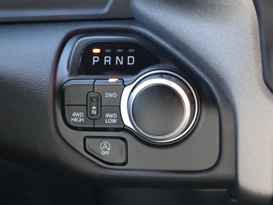 2023 Ram 1500 TRADESMAN IN BRIGHT WHITE EQUIPPED WITH A 5.7L HEMI V8 , 4X4 , 8SPD AUTO , CLASS IV HITCH RECEIVER , ANTI SPIN DIFF , 3.92 REAR-23